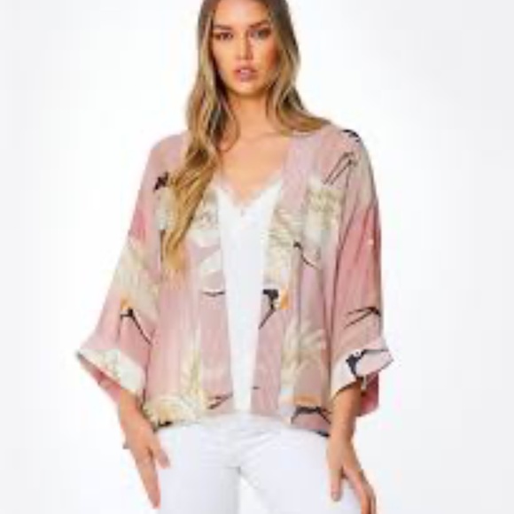 Short Kimono --WHITE LOTUS HERE WE COME! - Picture 1 of 1